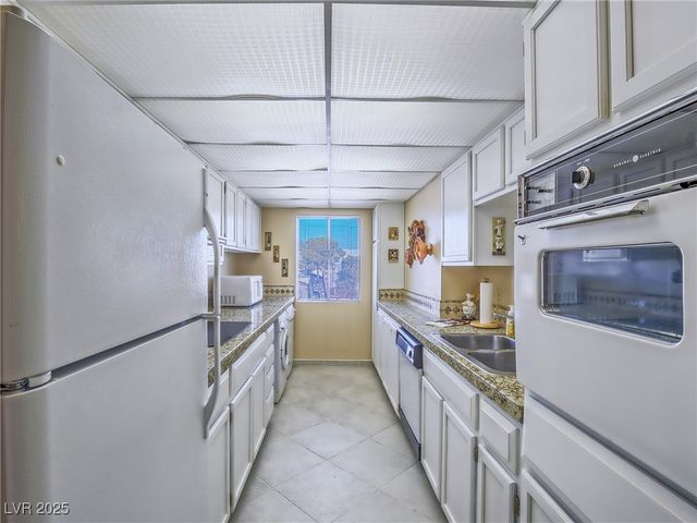 725 North Royal Crest Circle 231, Las Vegas, NV 89169