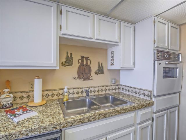 725 North Royal Crest Circle 231, Las Vegas, NV 89169