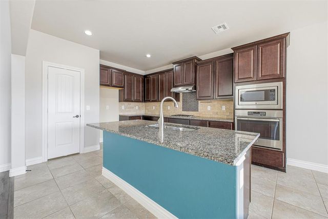 16205 Fair Winds Way, Edmond, OK 73013