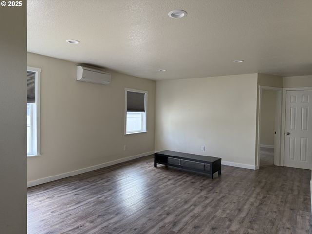 766 HOFFMAN St, Woodland, WA 98674