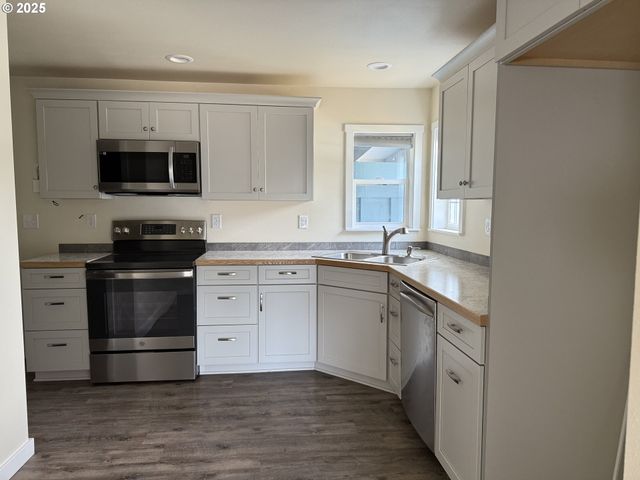 766 HOFFMAN St, Woodland, WA 98674