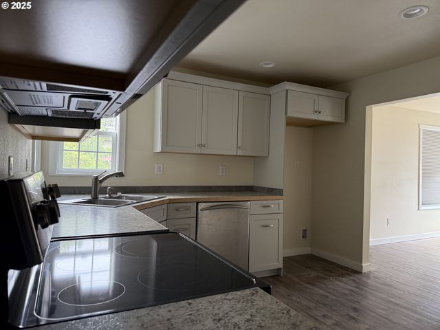 766 HOFFMAN St, Woodland, WA 98674