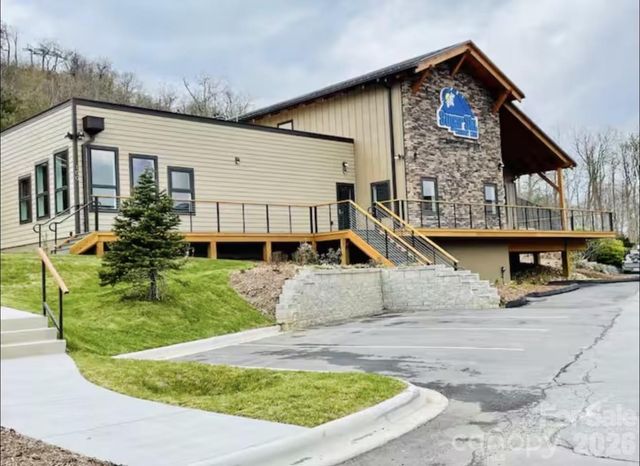 101 Sugar Ski Drive, Sugar Mountain, NC 28604