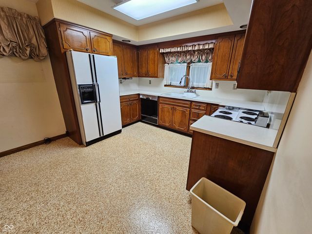 2428 Main Street, Elwood, IN 46036