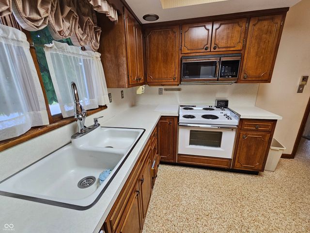 2428 Main Street, Elwood, IN 46036