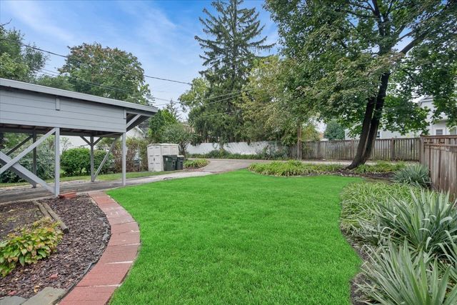216 Broadway Street, Libertyville, IL 60048