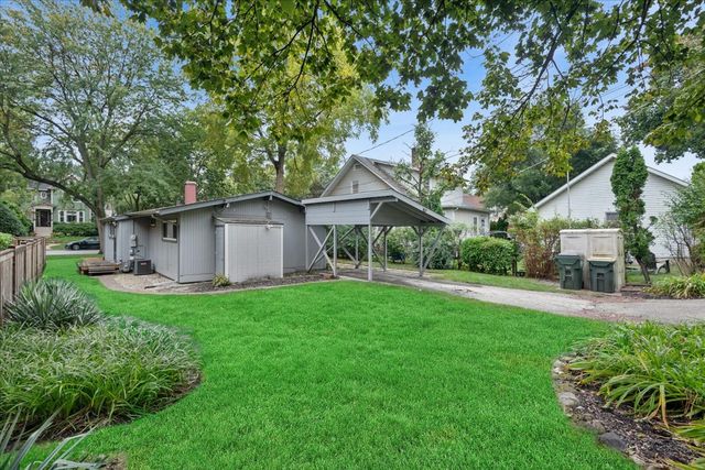 216 Broadway Street, Libertyville, IL 60048