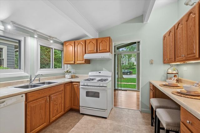 216 Broadway Street, Libertyville, IL 60048