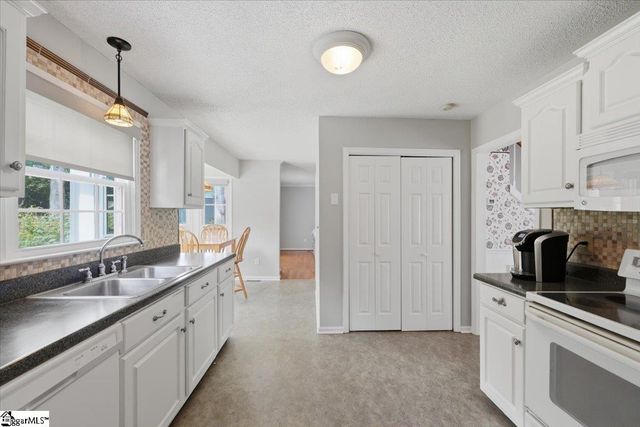 402 Latrobe Drive, Simpsonville, SC 29681
