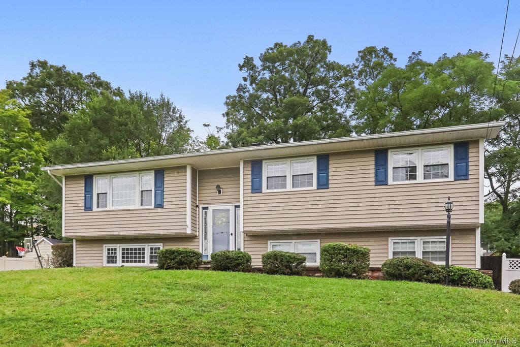 12 Juniper Lane, Monroe, NY 10950