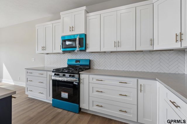 5714 Kestrel Parkway, Elkhorn, NE 68022