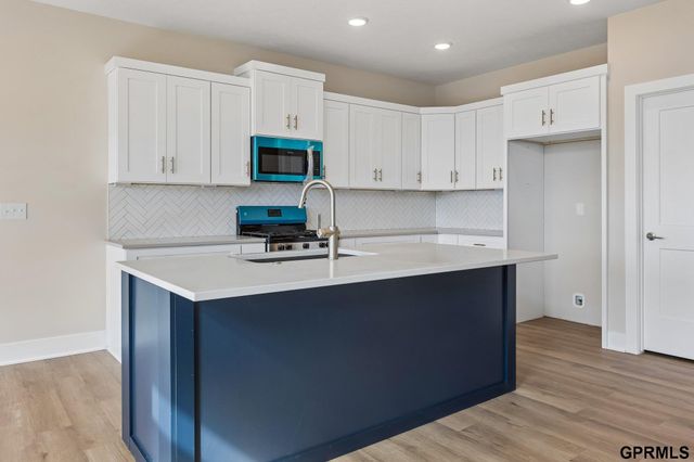 5714 Kestrel Parkway, Elkhorn, NE 68022