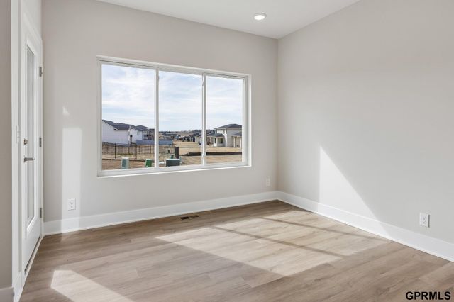 5714 Kestrel Parkway, Elkhorn, NE 68022