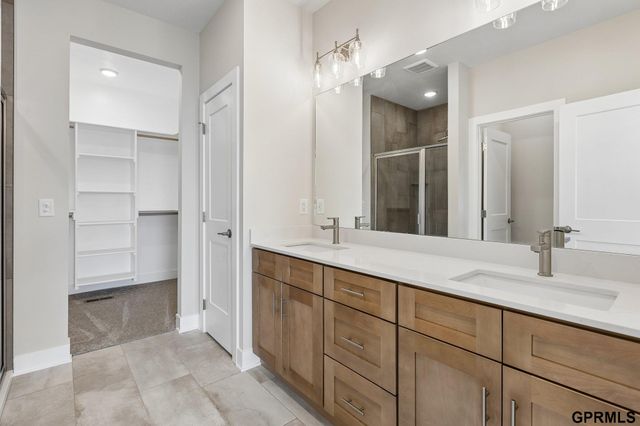 5714 Kestrel Parkway, Elkhorn, NE 68022