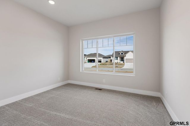 5714 Kestrel Parkway, Elkhorn, NE 68022