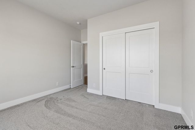 5714 Kestrel Parkway, Elkhorn, NE 68022