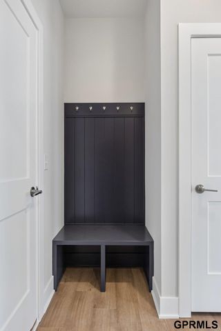 5714 Kestrel Parkway, Elkhorn, NE 68022