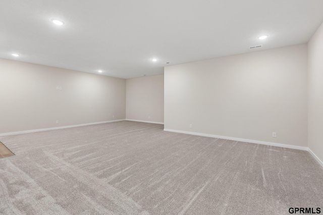 5714 Kestrel Parkway, Elkhorn, NE 68022