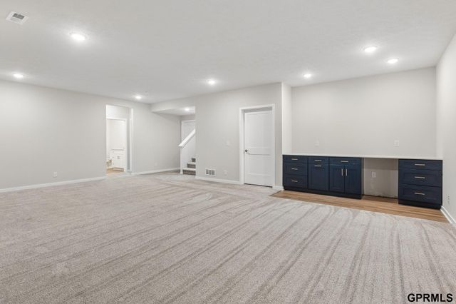 5714 Kestrel Parkway, Elkhorn, NE 68022