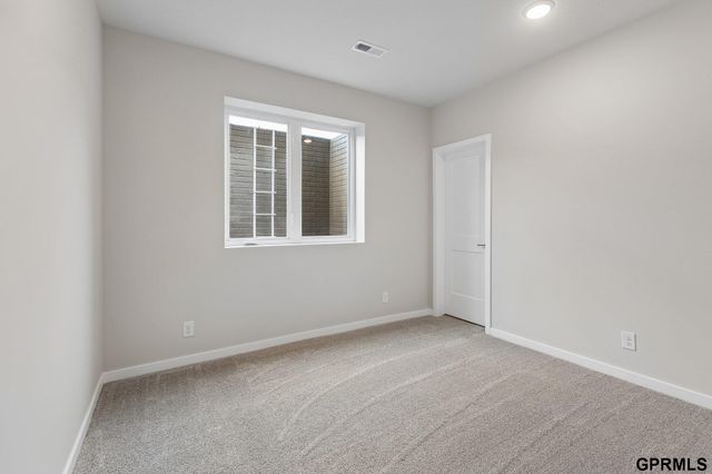 5714 Kestrel Parkway, Elkhorn, NE 68022