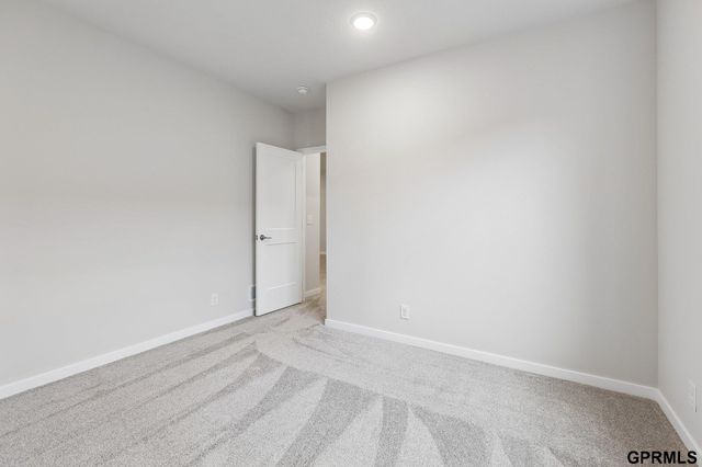 5714 Kestrel Parkway, Elkhorn, NE 68022