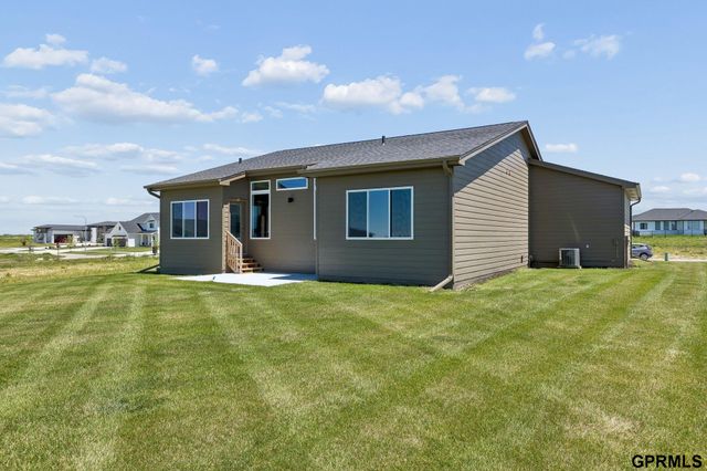 5714 Kestrel Parkway, Elkhorn, NE 68022