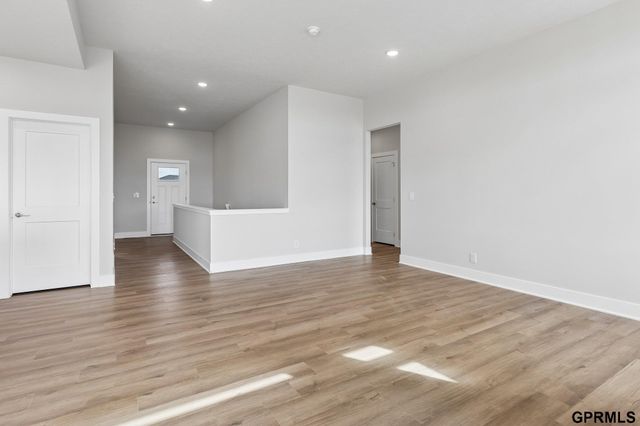 5714 Kestrel Parkway, Elkhorn, NE 68022