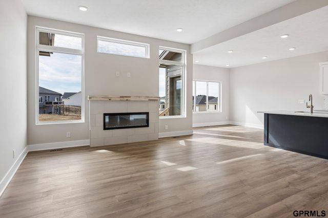 5714 Kestrel Parkway, Elkhorn, NE 68022