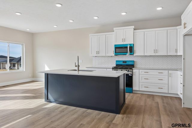 5714 Kestrel Parkway, Elkhorn, NE 68022