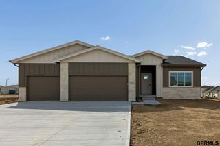 5714 Kestrel Parkway, Elkhorn, NE 68022