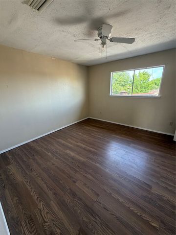 26 E Mountain Creek Drive, Grand Prairie, TX 75052