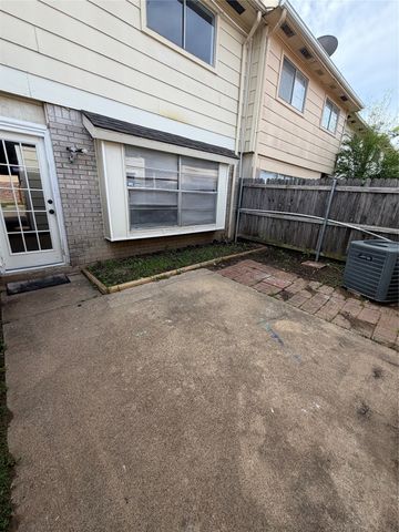 26 E Mountain Creek Drive, Grand Prairie, TX 75052