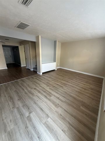 26 E Mountain Creek Drive, Grand Prairie, TX 75052