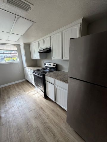 26 E Mountain Creek Drive, Grand Prairie, TX 75052