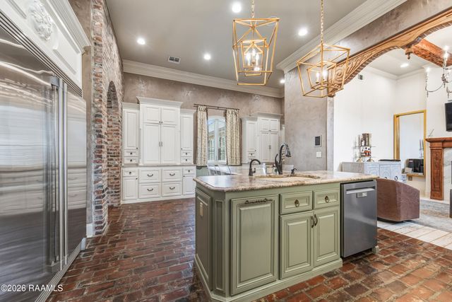 401 Torrenova Circle, Lafayette, LA 70508