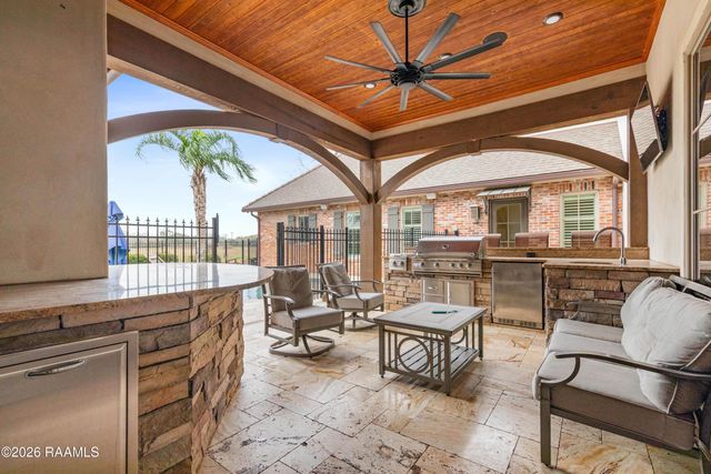 401 Torrenova Circle, Lafayette, LA 70508