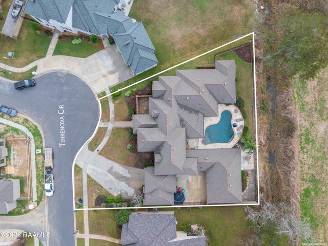 401 Torrenova Circle, Lafayette, LA 70508