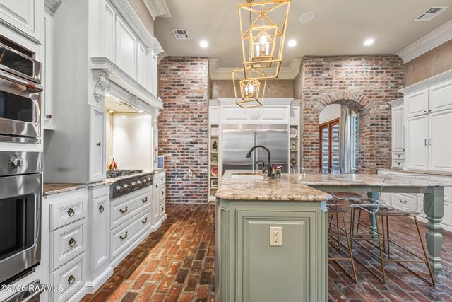 401 Torrenova Circle, Lafayette, LA 70508