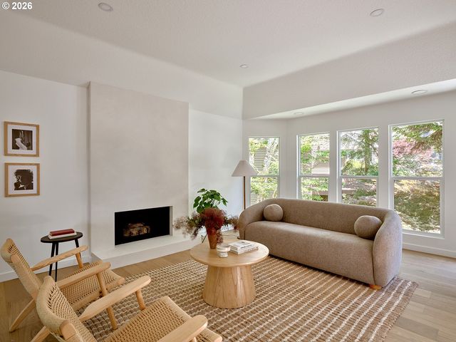 50 SPINOSA, Lake Oswego, OR 97035