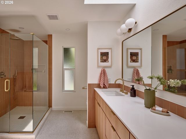 50 SPINOSA, Lake Oswego, OR 97035