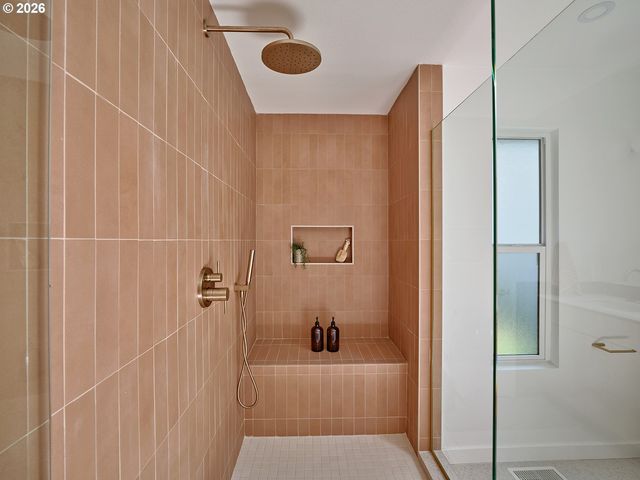 50 SPINOSA, Lake Oswego, OR 97035