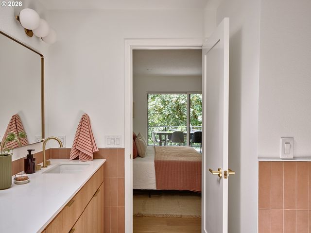 50 SPINOSA, Lake Oswego, OR 97035