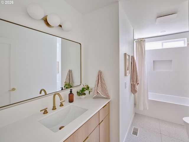 50 SPINOSA, Lake Oswego, OR 97035