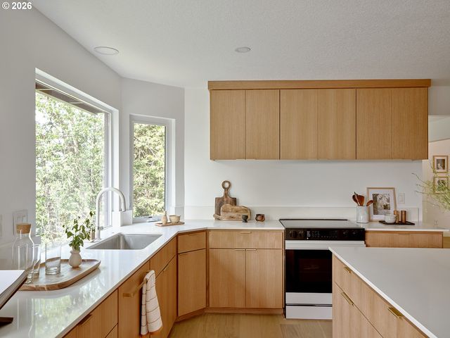 50 SPINOSA, Lake Oswego, OR 97035