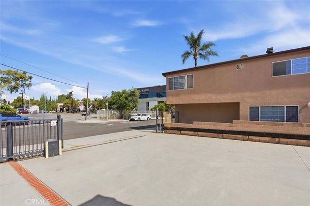 331 E Carson, Long Beach, CA 90807