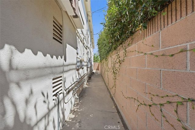 331 E Carson, Long Beach, CA 90807
