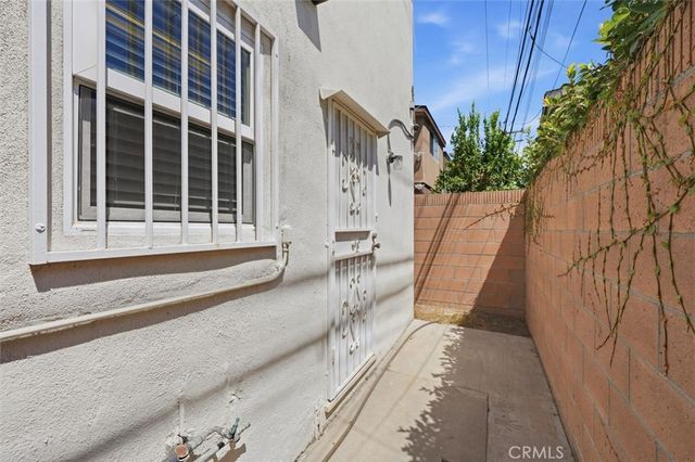 331 E Carson, Long Beach, CA 90807
