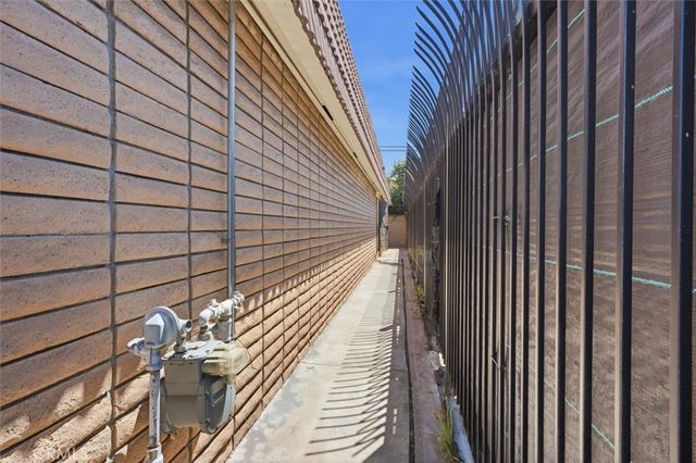 331 E Carson, Long Beach, CA 90807