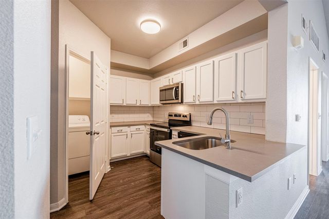 12215 Hunters Chase DR N-3205N, Austin, TX 78729