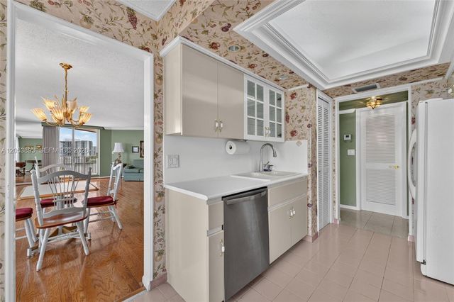 300 Three Islands Blvd 207, Hallandale Beach, FL 33009